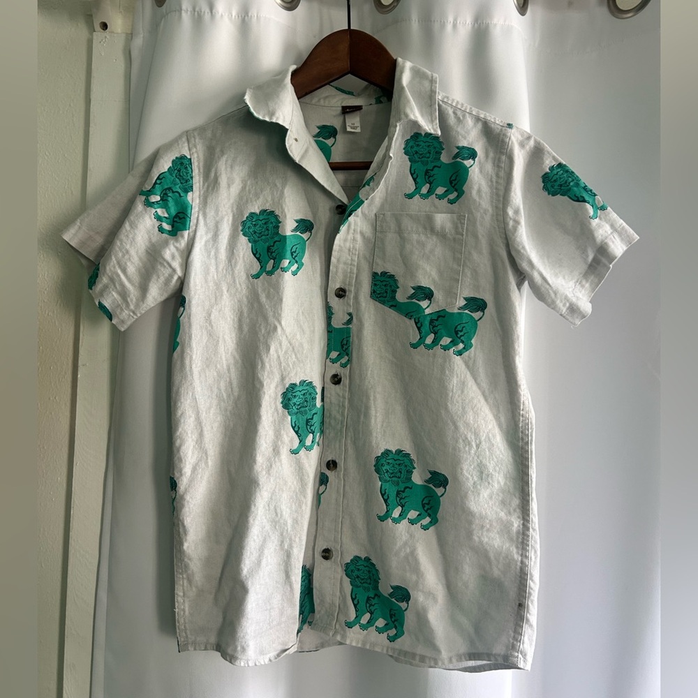 Very light grey/ white barely worn shirt sleeve casual button down